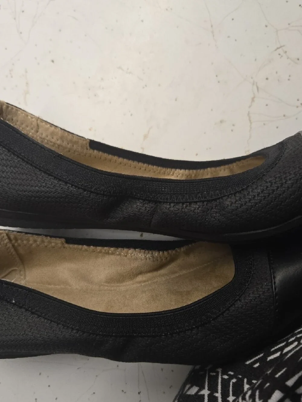 Relativity Black Round-Toe Ballet Flats